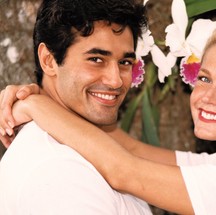 Xuxa e Luciano Szafir tiveram um relacionamento entre idas e vindas. Após um trabalho juntos, eles começaram a namorar em 1996 e tiveram Sasha Meneghel em 1998. O fim do relacionamento aconteceu em 1999  — Foto: Divulgação