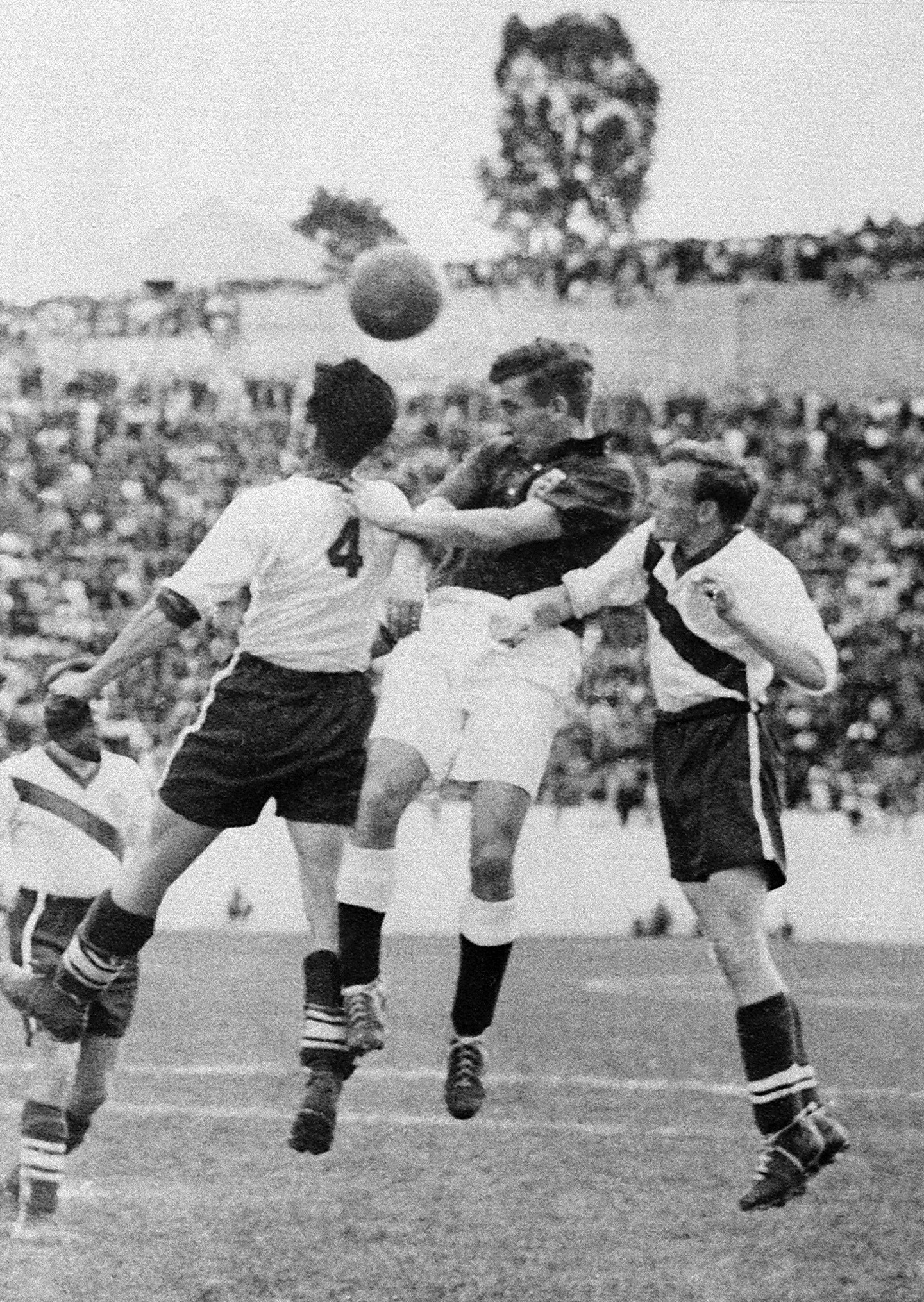 Na primeira vez em que toparam disputar uma Copa, em 1950, a seleção da Inglaterra estreou perdendo para os Estados Unidos — Foto: AFP