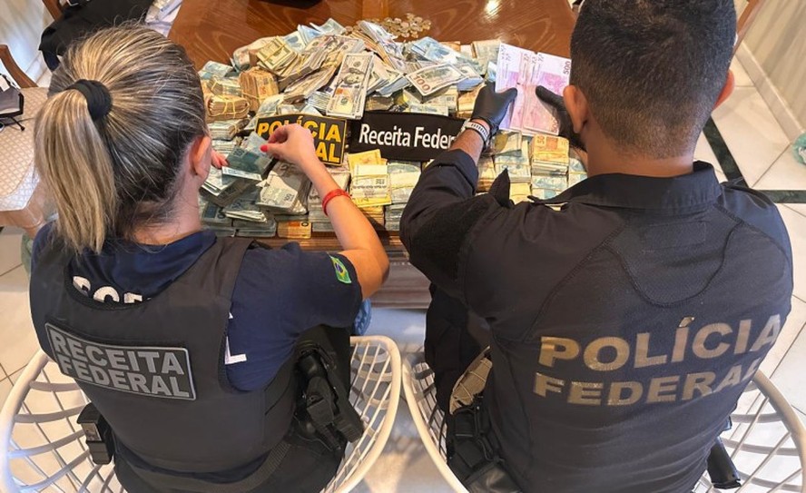 Dinheiro apreendido durante opera&ccedil;&atilde;o da PF no Porto do Rio