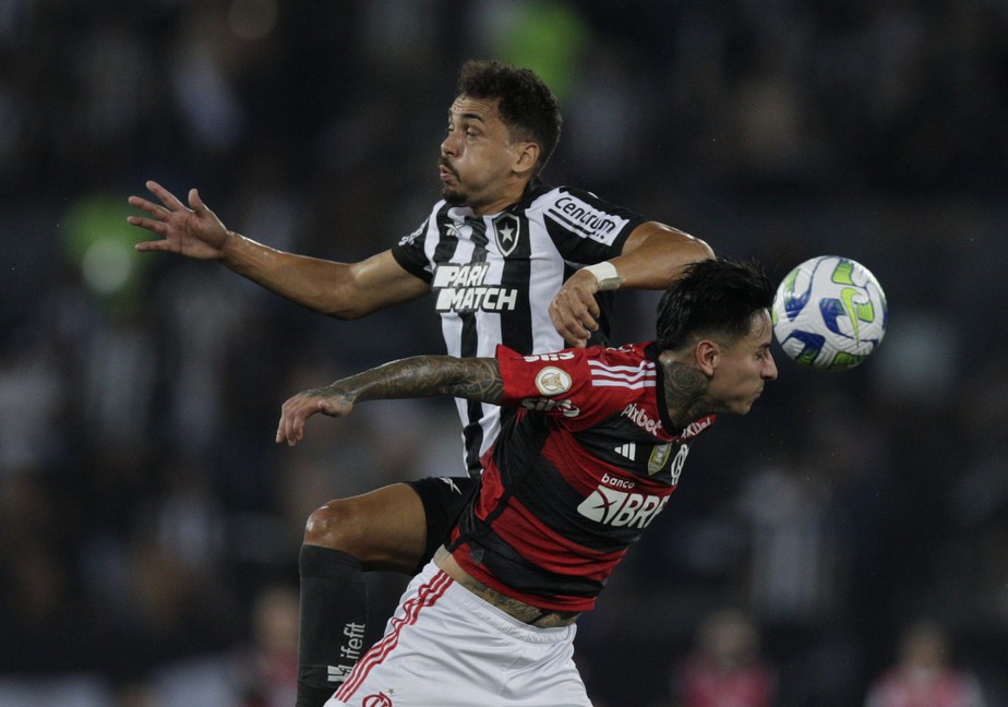 Bola de Cristal do Brasileirão prevê aumento ou manutenção da vantagem do  Botafogo na próxima rodada; entenda