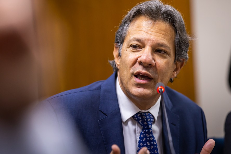 Haddad diz que ministros est&atilde;o 'conscientes' do arcabou&ccedil;o fiscal e que Lula  conversar&aacute; com Lira e Pacheco sobre cortes