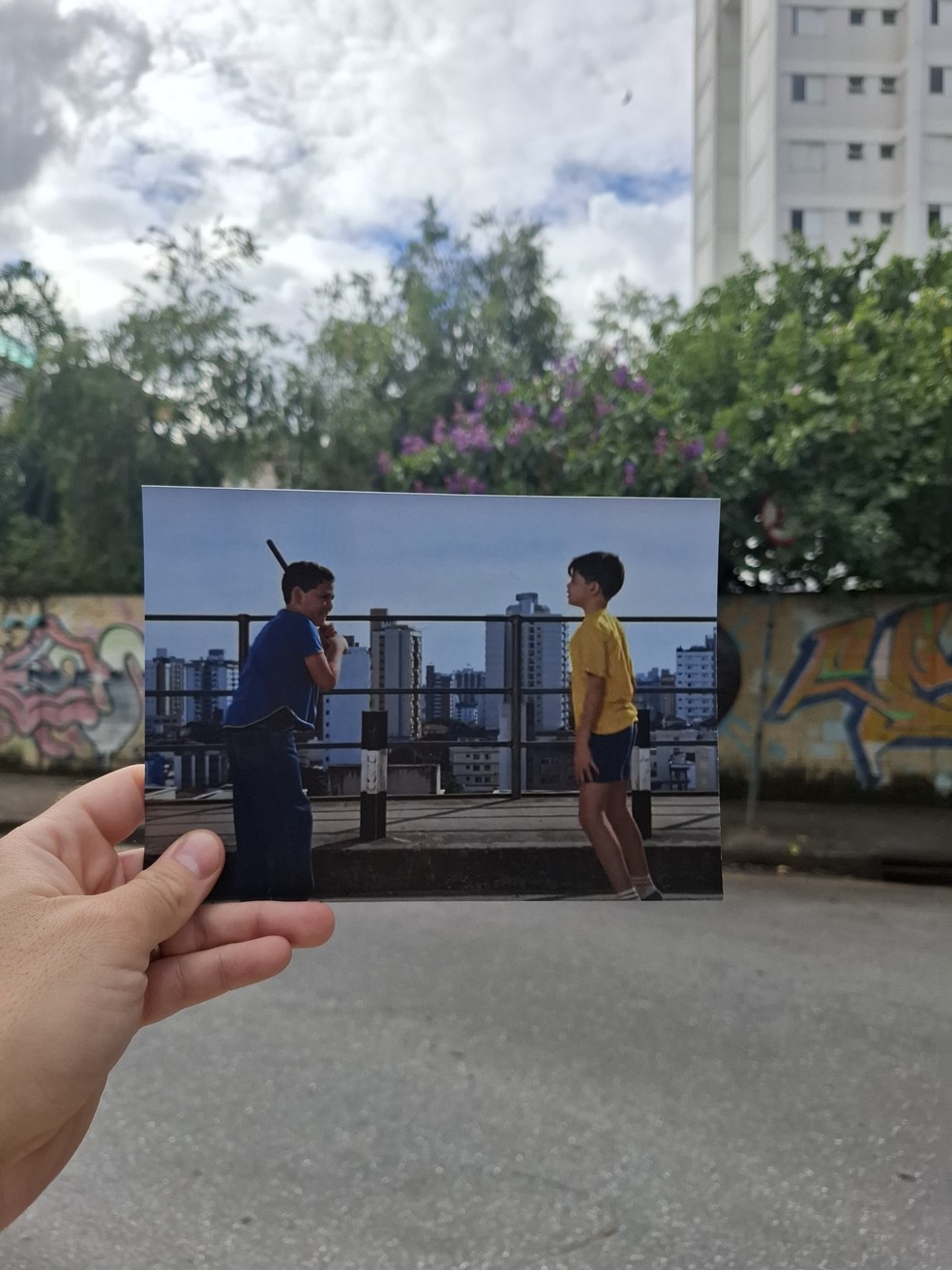 O terreno da Rua Nunes Vieira, em Belo Horizonte, onde foi gravada a cena do'pau de melado' do longa'Menino Maluquinho - O Filme', de 1995 — Foto: Divulgação / BH a Pé