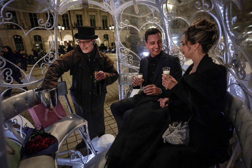 Em Paris, pedidos de casamento 'cinematográficos' têm de 'carruagem da ...