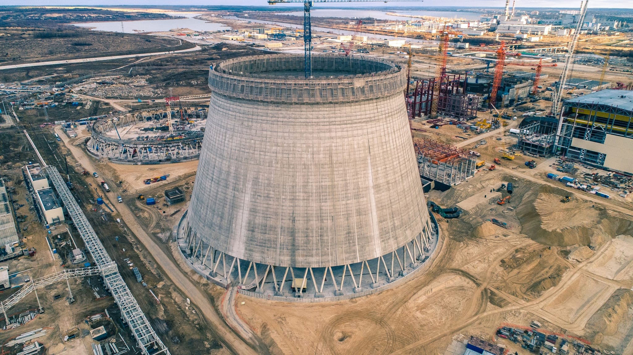 Incêndio atinge usina nuclear russa após drone ucraniano ser abatido