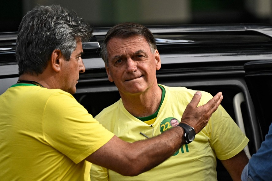 Candidate-se a presidente”, diz Bolsonaro a apoiador 