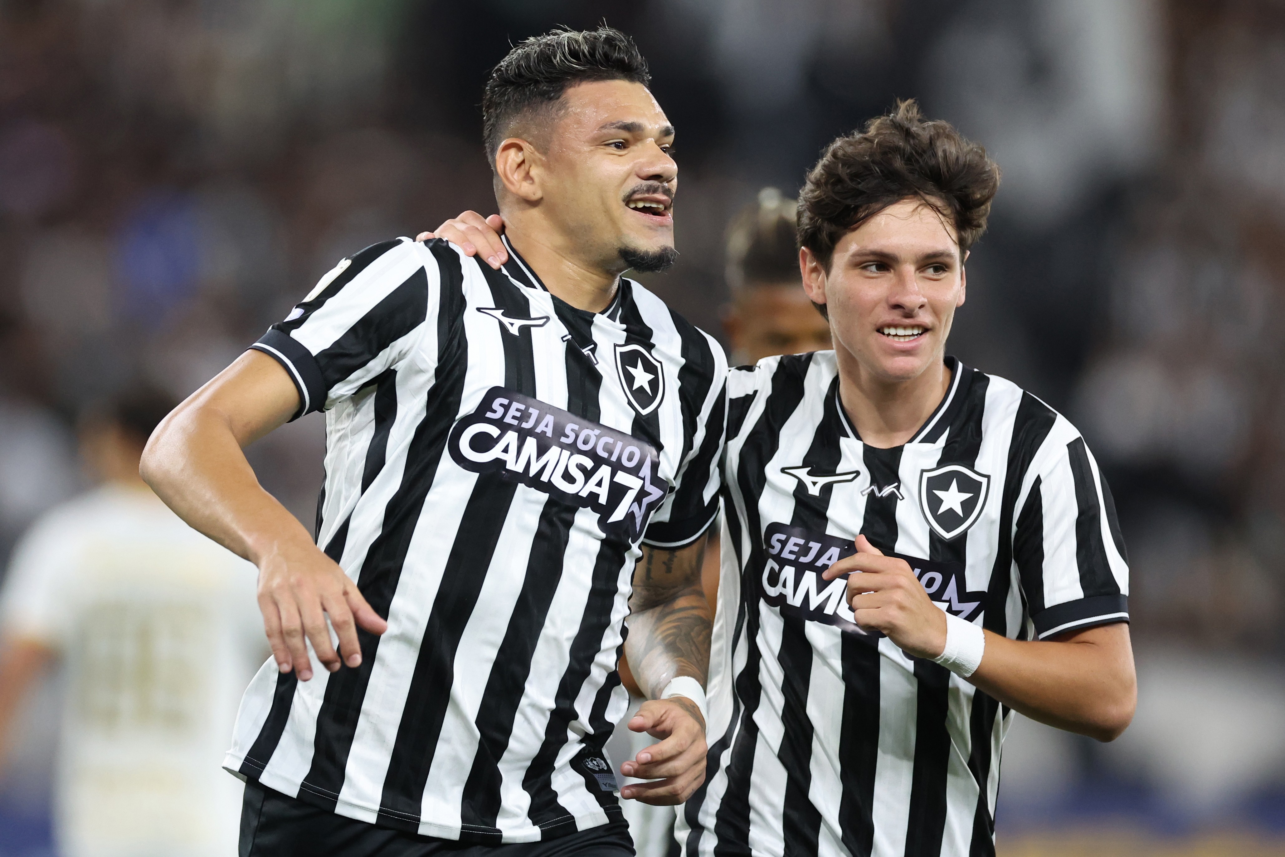 Tiquinho faz jus a titularidade e renova status no Botafogo com atuação de destaque em vitória; leia análise