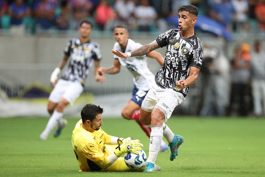 Botafogo sente ausências do time e perde para o Bahia pelo Brasileiro