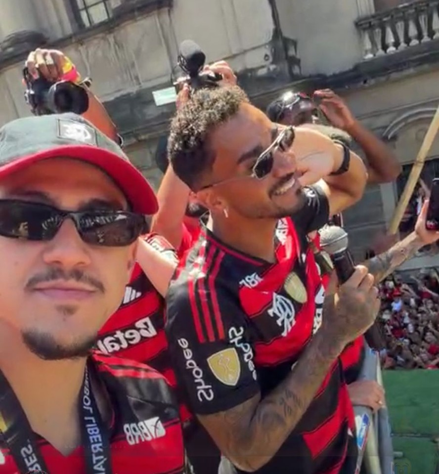 Pedro faz live da festa do título do Flamengo