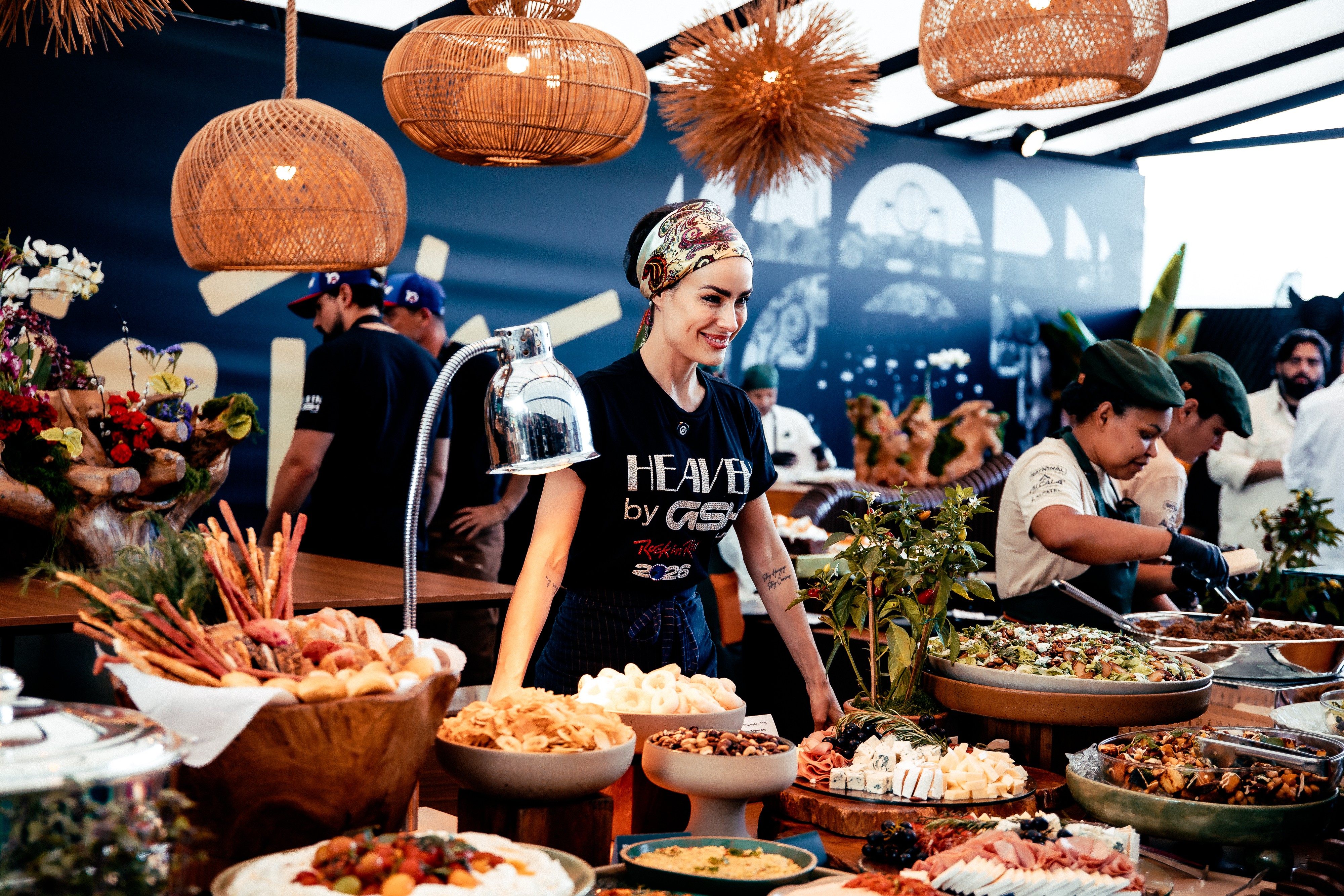 Rock in Rio 2026: área VIP tem pratos veganos, lasanha de cupim, doces e mais; conheça o cardápio - QTU Questões do Universo