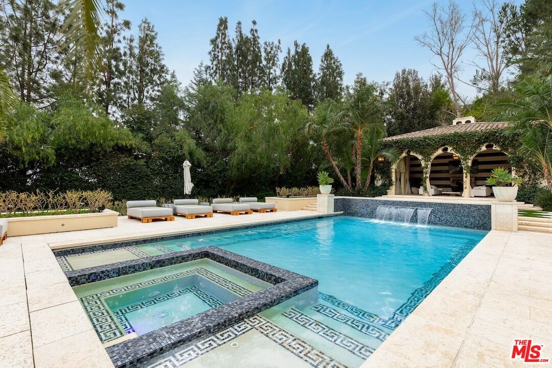 Outdoor area of ​​the Kardashian mansion — Photo: Disclosure