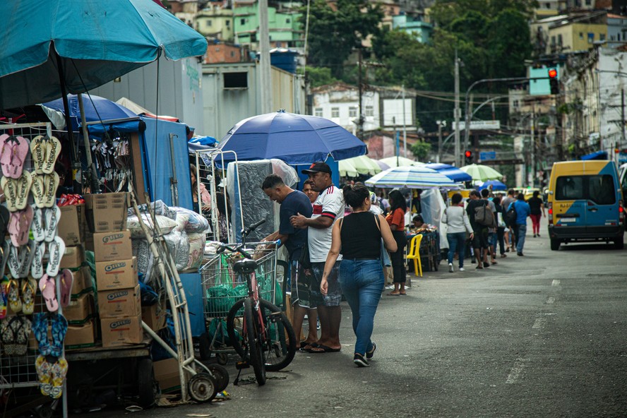 Comércio de rua no entorno da Central do Brasil: previsão de retração da economia em agosto
