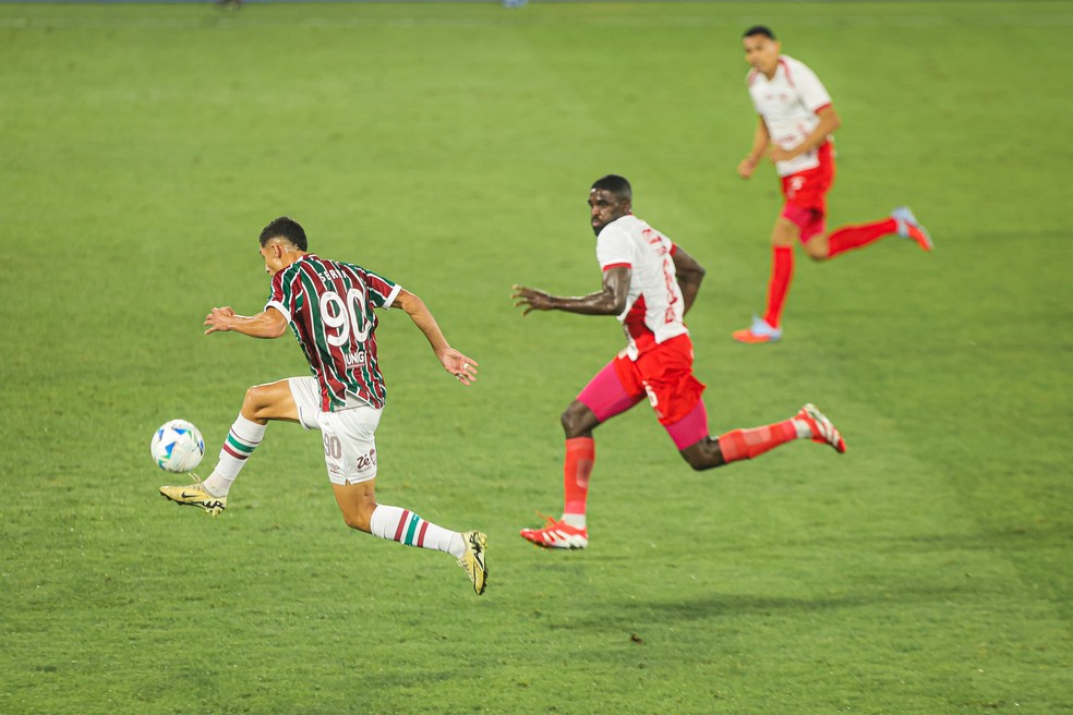 Serna abre o placar para o Fluminense — Foto: MARINA GARCIA / FLUMINENSE F.C.
