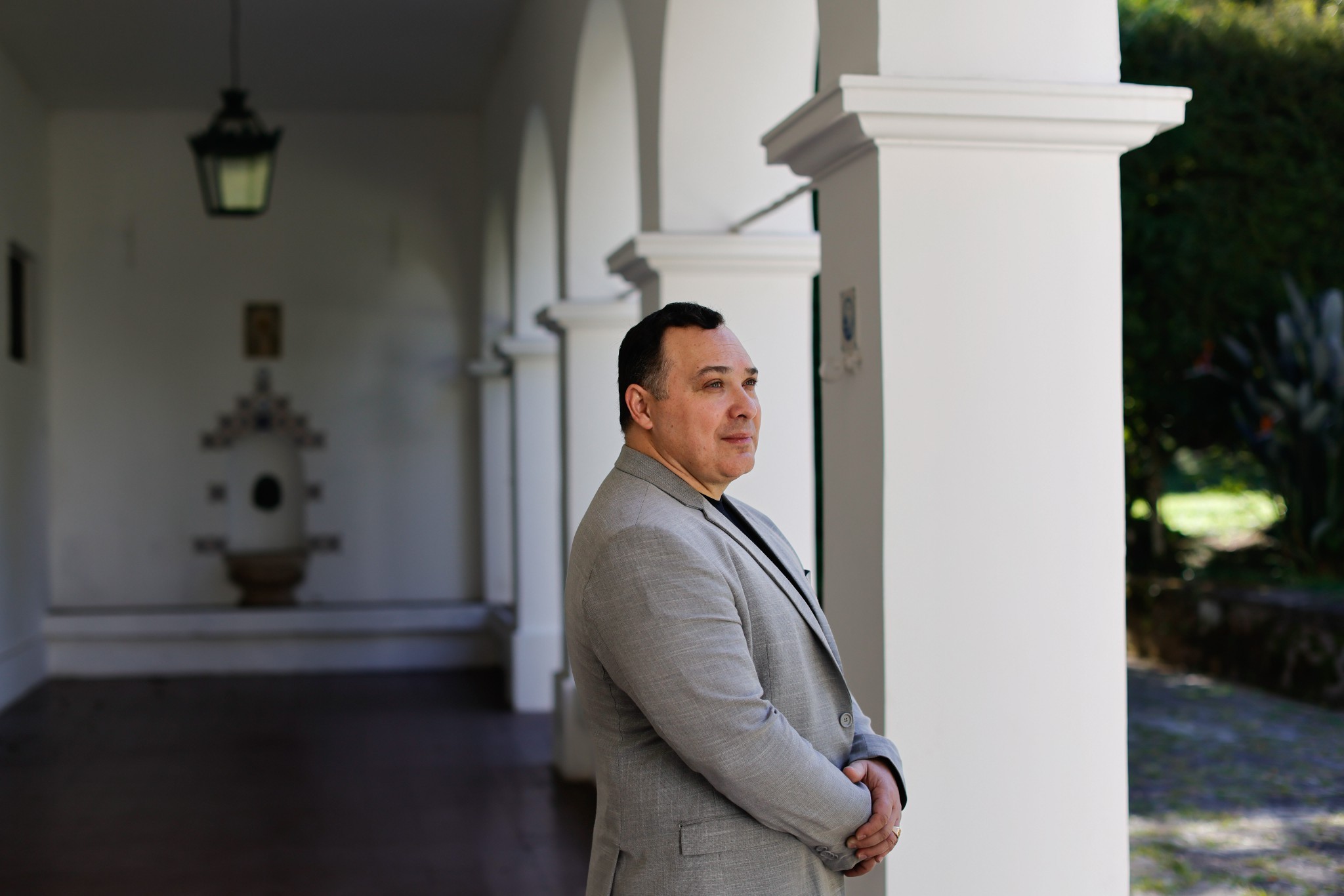 Justiça suspende decisão que autorizava príncipe a voltar para palácio em Petrópolis - QTU Questões do Universo