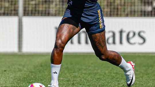 Recuperado de lesão, Vinicius Júnior volta a ser relacionado no Real Madrid após um mês