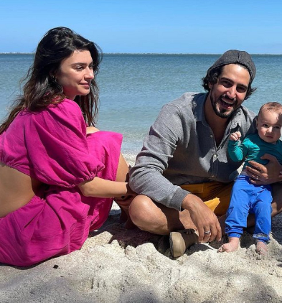 Thaila Ayala com Renato Góes e o filho  — Foto: Reprodução/Instagram
