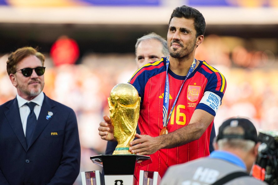 Rodri conquistou a taça da Copa do Mundo com a Espanha