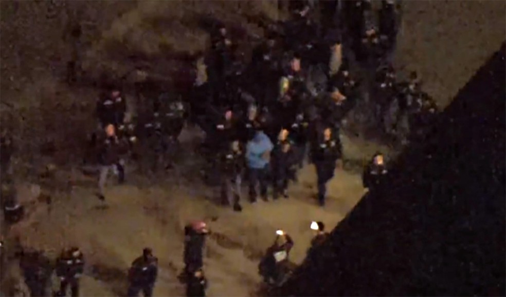 Nicolás Maduro desembarca em NY após ser capturado por forças americanas em ataque à Venezuela — Foto: Reprodução/TV Globo