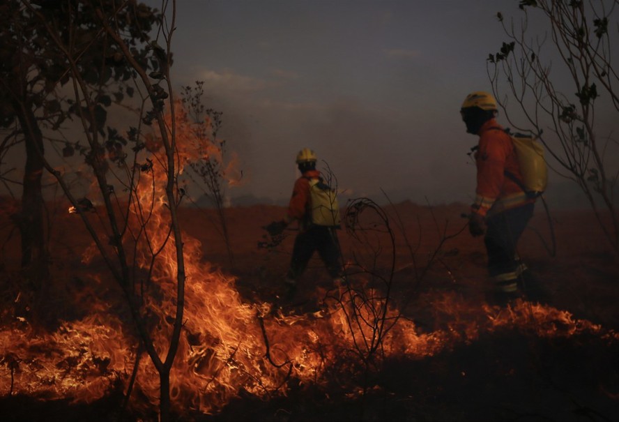 Combate a inc&ecirc;ndio no Parque Nacional de Bras&iacute;lia
