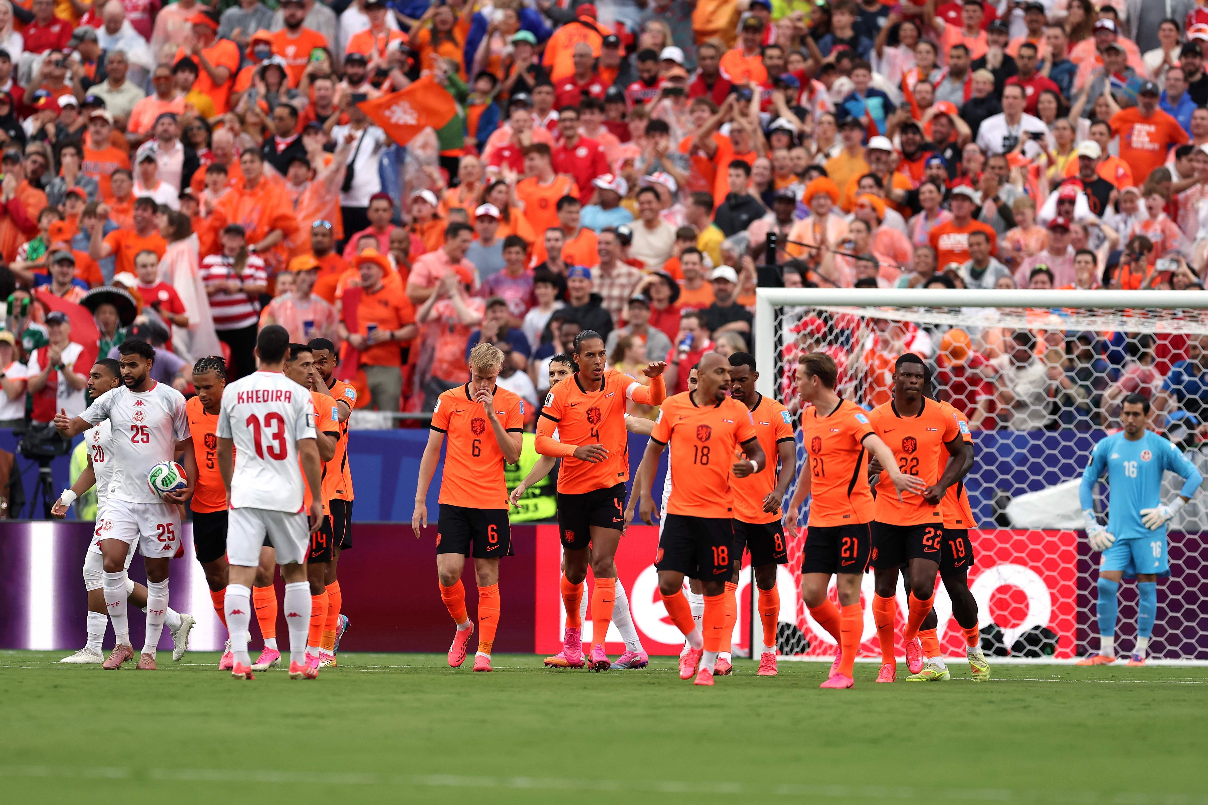 Holanda vence Tunísia e evita confronto com Brasil