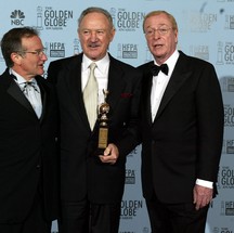 Gene Hackman recebe prêmio Cecile B. DeMille, no Globo de Ouro 2003 — Foto: HECTOR MATA / AFP