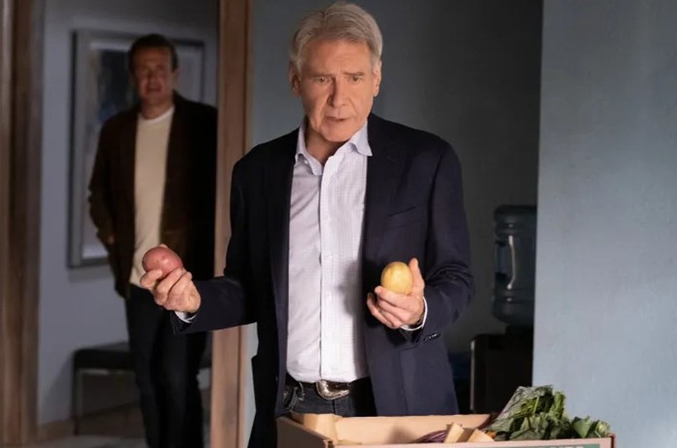 Harrison Ford em cena de "Shrinking" — Foto: Apple TV/Beth Dubber