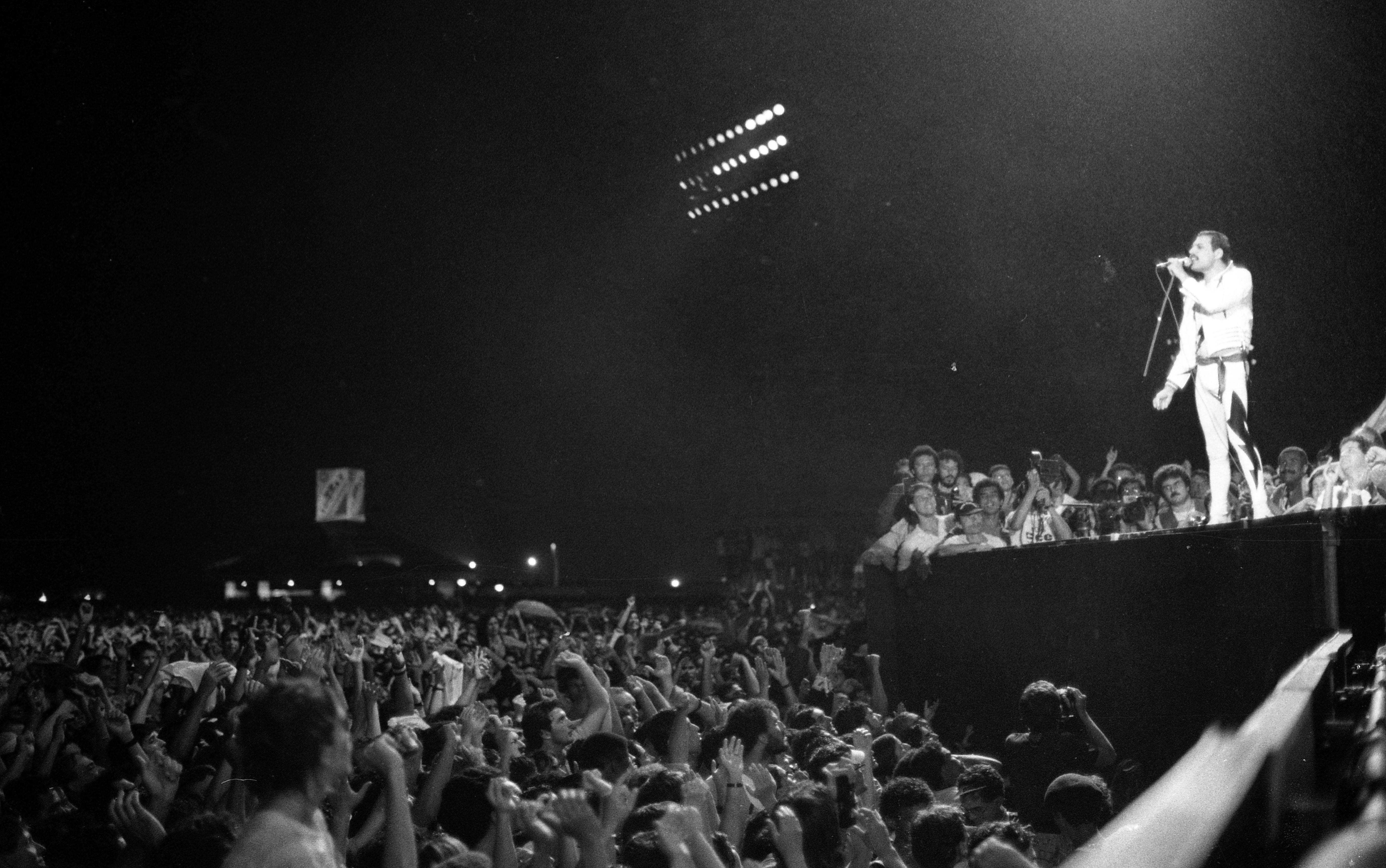 Cássia transgressora, beijo de Bon Jovi em fã e roqueiro peladão no palco: game do GLOBO traz fotos de momentos históricos do Rock in Rio - QTU Questões do Universo