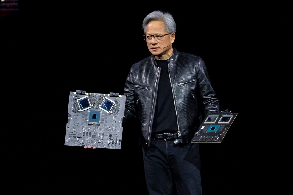 Jensen Huang, CEO e cofundador da Nvidia, apresenta Blackwell, nova linha de chips da Nvidia — Foto: Bloomberg