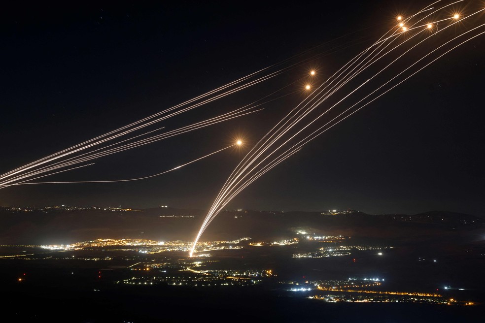 Domo de Ferro de Israel abate 50 foguetes do Hezbollah; escalada de ataques preocupa autoridades — Foto: Jalaa Marey/AFP