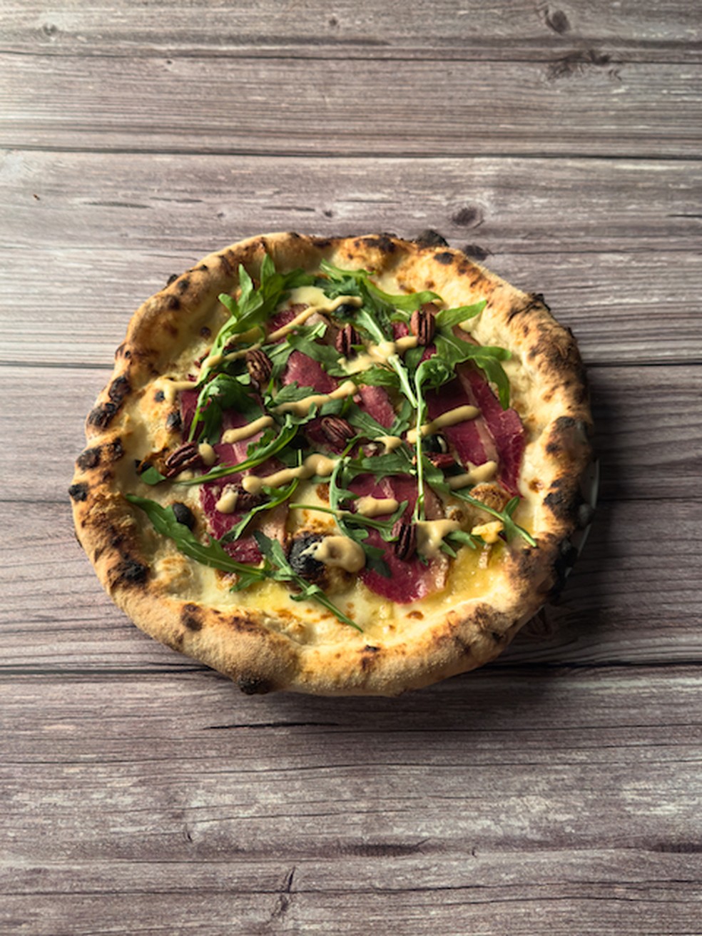 Officina Local: pizza de pastrami — Foto: Divulgação / Foto de Ana Paula Santos