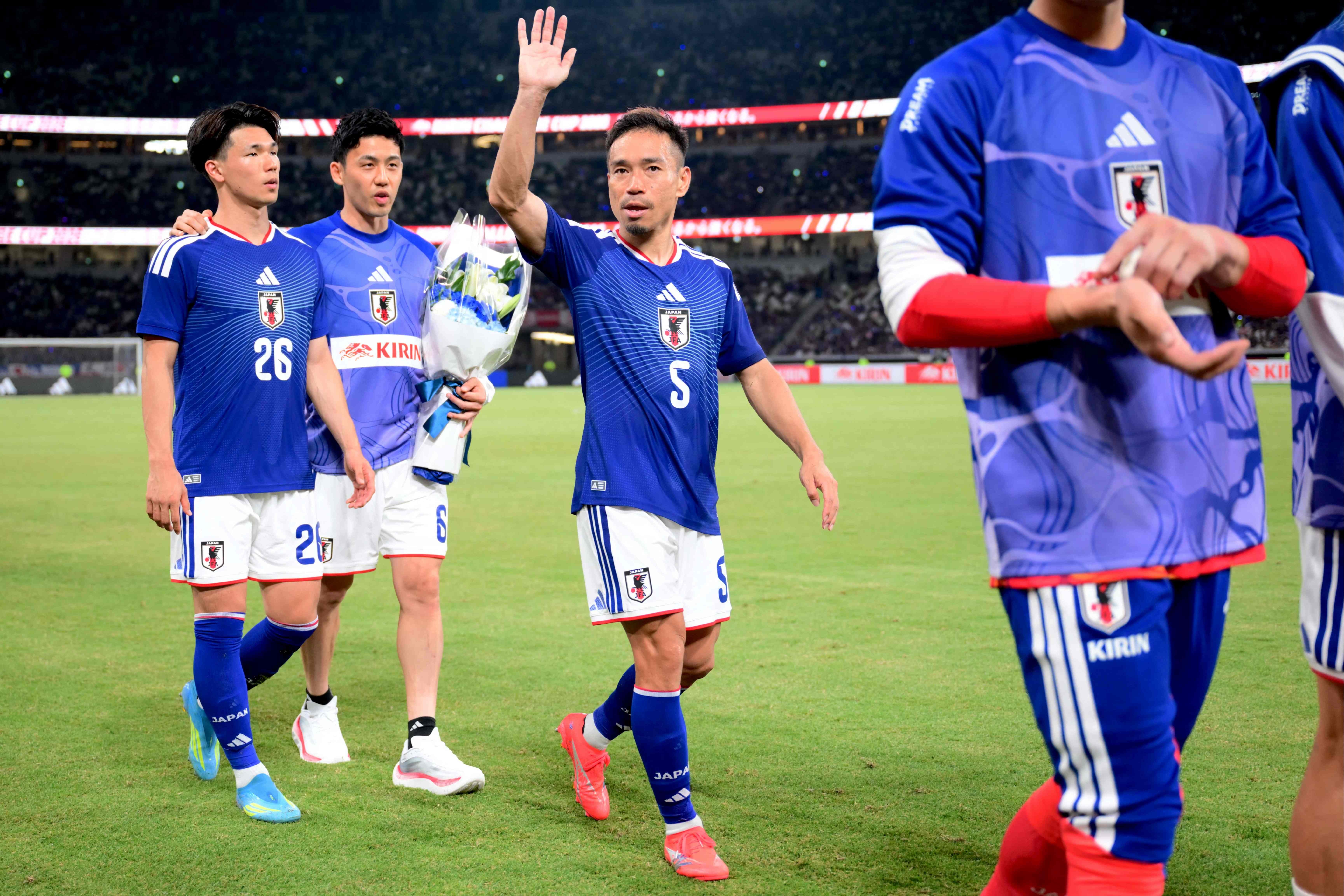 Japão manda bem e vence Islândia em amistoso com nova regra da Fifa