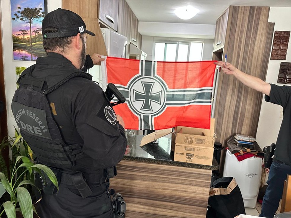 PF faz operação contra suspeito responsável por divulgar ideologia nazista — Foto: Reprodução