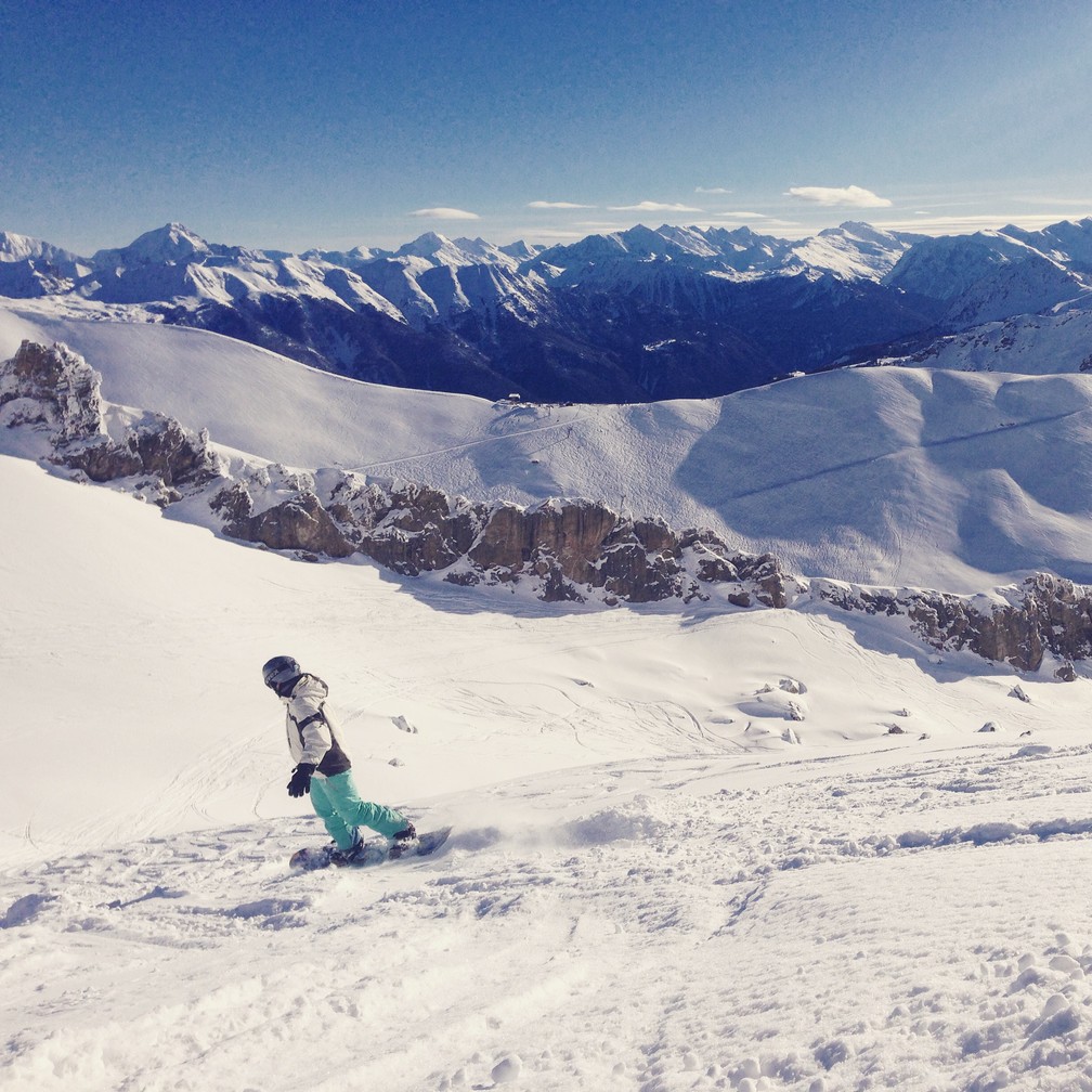 Shubi Guimarães praticando esporte na neve, em  Serre Chevallier, na França — Foto: Arquivo pessoal