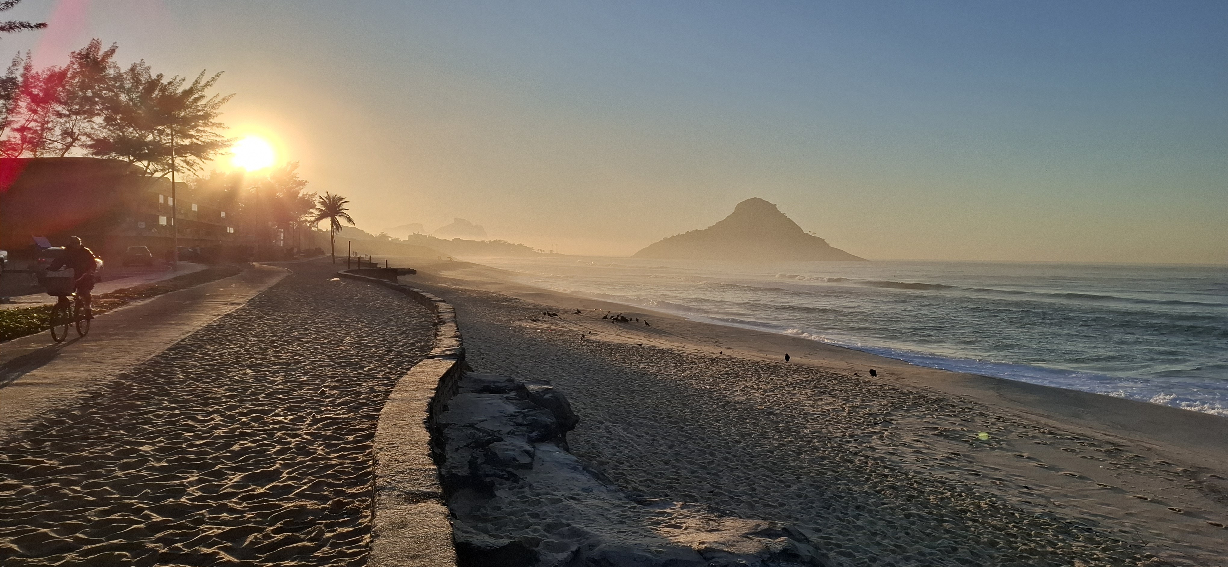 Erosão na Praia da Macumba: abaixo-assinado pede solução definitiva - QTU Questões do Universo