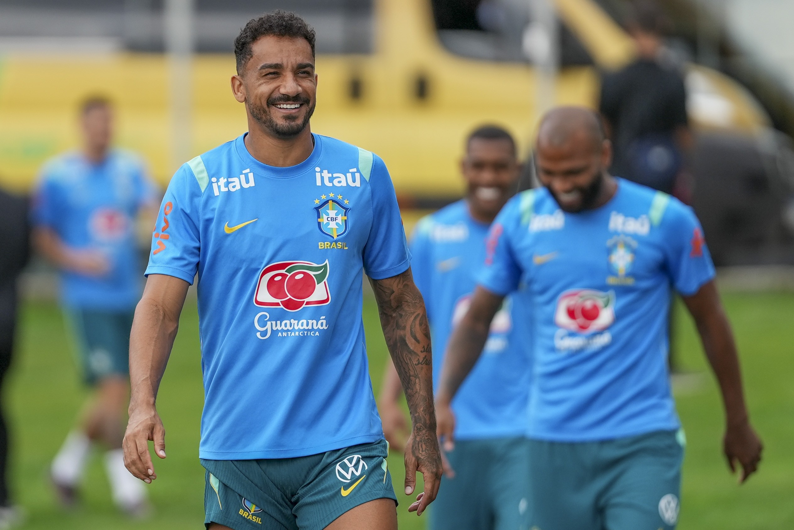 Danilo embarca para terceira Copa do Mundo pela seleção após fechar marca de 50 jogos pelo Flamengo