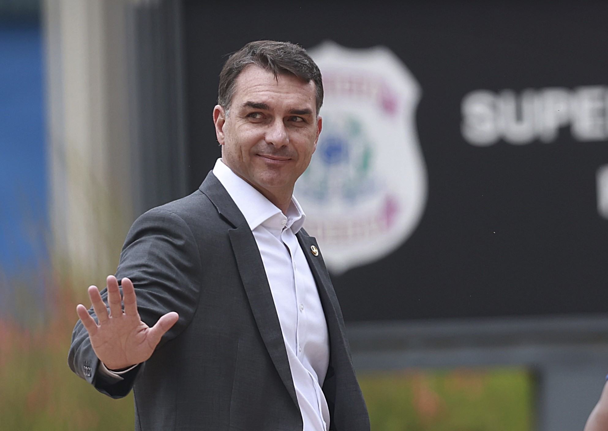 Ap&oacute;s post de Michelle e recado da mulher de Tarc&iacute;sio, Fl&aacute;vio diz que candidatura &agrave; Presid&ecirc;ncia 'n&atilde;o tem volta'