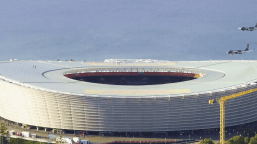 Rasante a 12 metros: agência abre investigação e companhia cancela  exibição após voo sobre estádio na África do Sul - QTU Questões do Universo