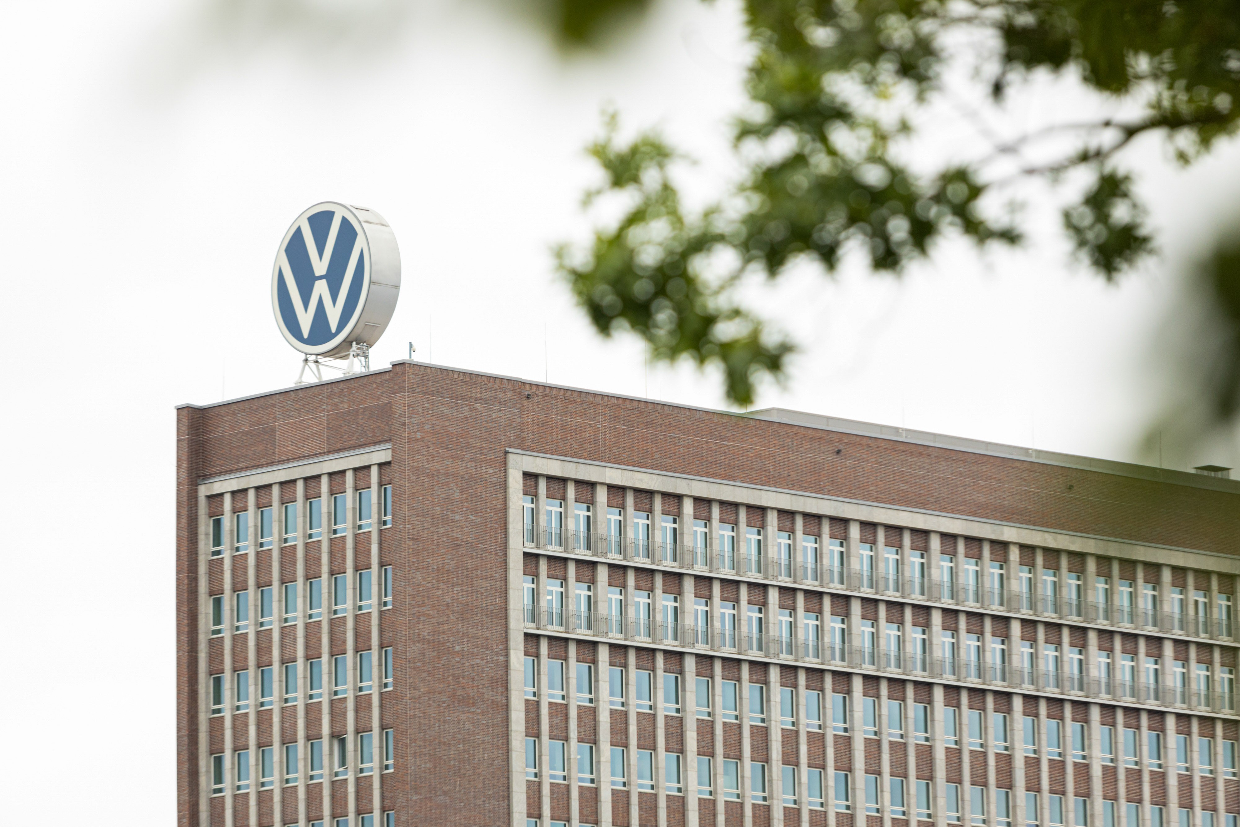 Volkswagen aprova plano para cortar mais 50 mil empregos em ampla reestruturação - QTU Questões do Universo