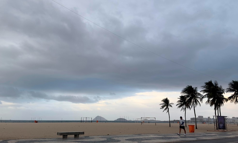 Frente fria muda o tempo na cidade do Rio: aumento da nebulosidade, queda na temperatura e rajadas de ventos — Foto: Márcia Foletto / Agência O Globo