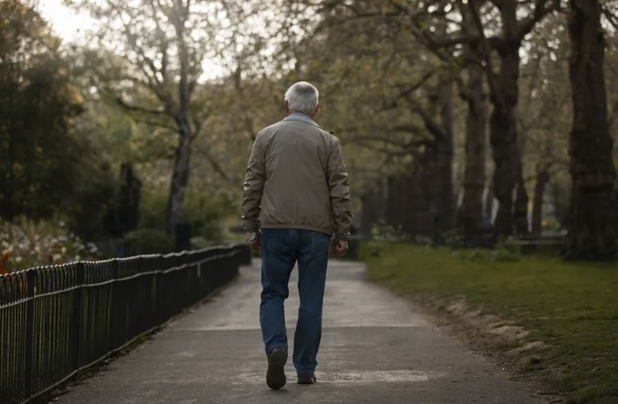 Associação Americana de Pessoas Aposentadas (AARP) elaborou uma lista com oito fatores de estilo de vida que sinalizam se você está envelhecendo bem com base na ciência mais recente