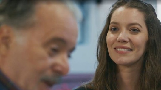 'Quem ama cuida': Francesca atrapalha encontro de Otoniel 'Quem ama cuida': Francesca atrapalha encontro de Otoniel