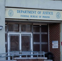 Vista externa do Centro de Detenção Metropolitano, no Brooklyn, onde Nicolás Maduro está detido  Adam Gray / GETTY IMAGES NORTH AMERICA / Getty Images via AFP — Foto: Adam Gray / GETTY IMAGES NORTH AMERICA / Getty Images via AFP