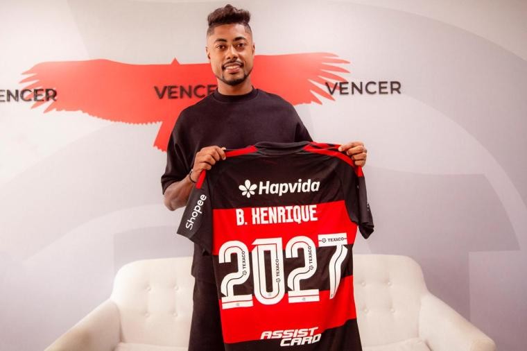 Flamengo anuncia renovação com Bruno Henrique até o final de 2027