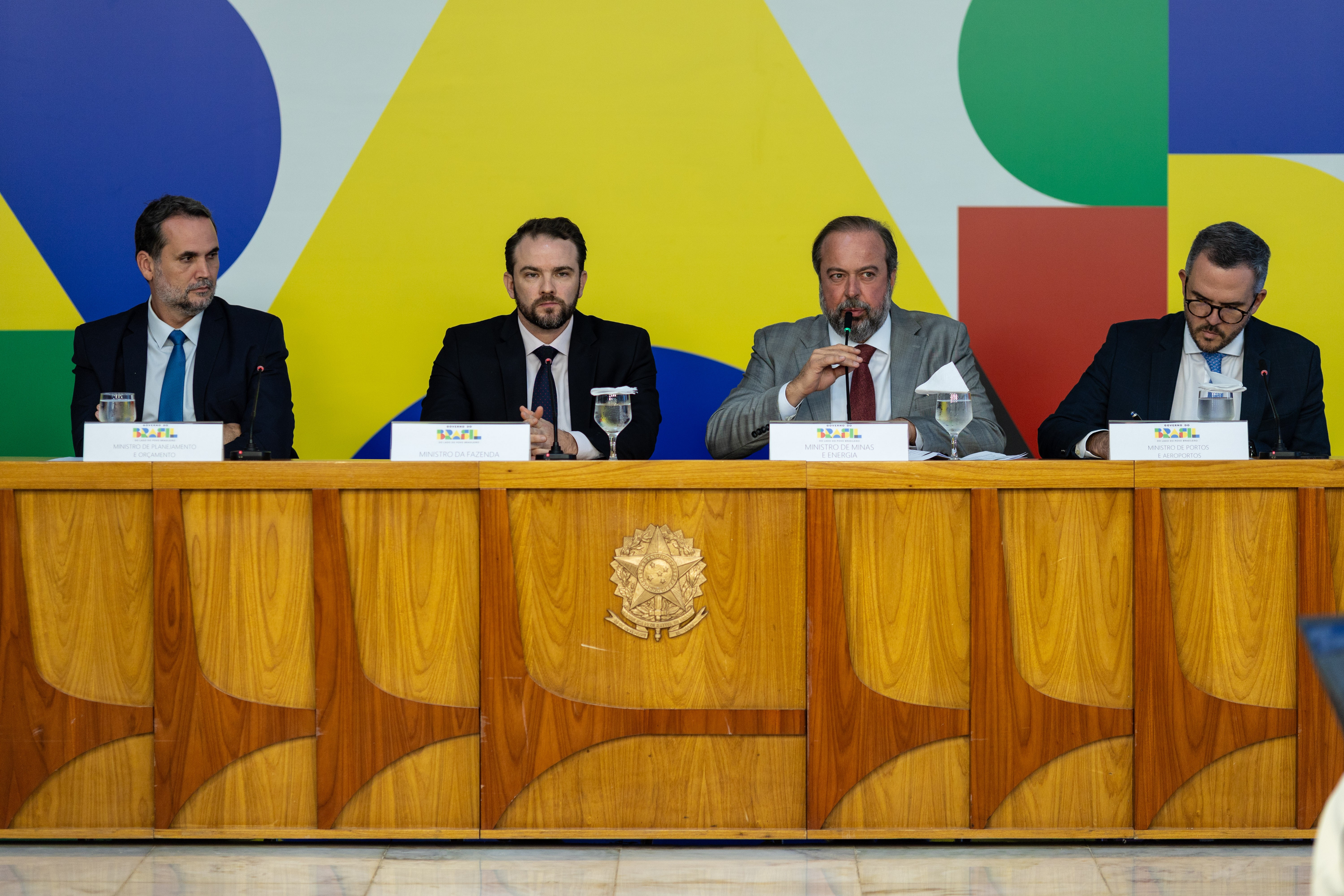 Alta do petróleo turbina arrecadação do governo e banca novas medidas para conter preço dos combustíveis