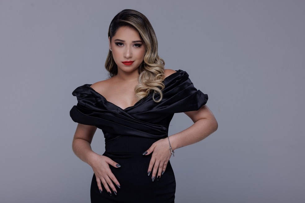 Marília Tavares caminha com leveza e reverência a Marília Mendonça — Foto: Divulgação