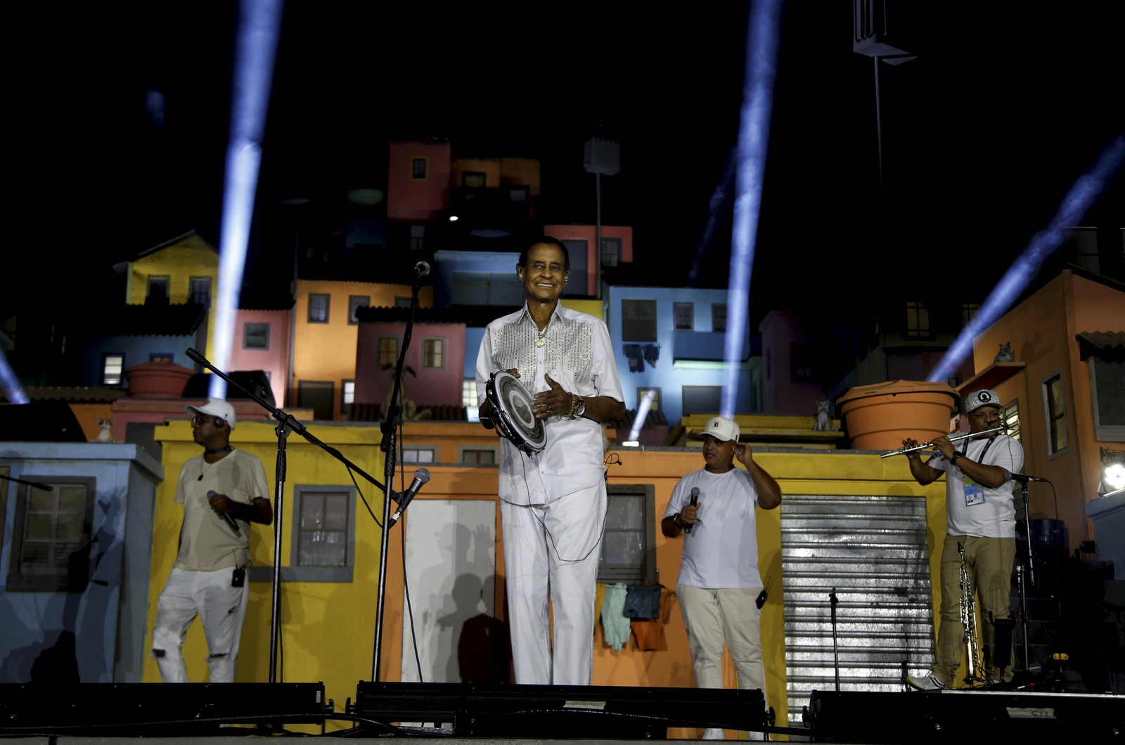 Crítica: Fundo de Quintal enfileira clássicos e faz o show mais Rio do ...