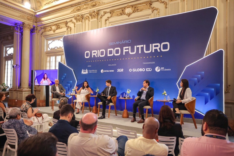 Painel no primeiro dia do seminário com a participação de Márcio Ribeiro (à esquerda), Maína Celidonio, Flávio Valle e Marcelo Haddad — Foto: Eduardo Uzal/divulgação