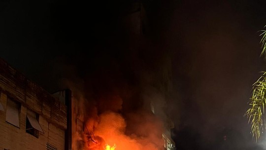 Incêndio em pousada: todas as pessoas regatadas estão internadas em estado grave, em Porto Alegre (RS)
