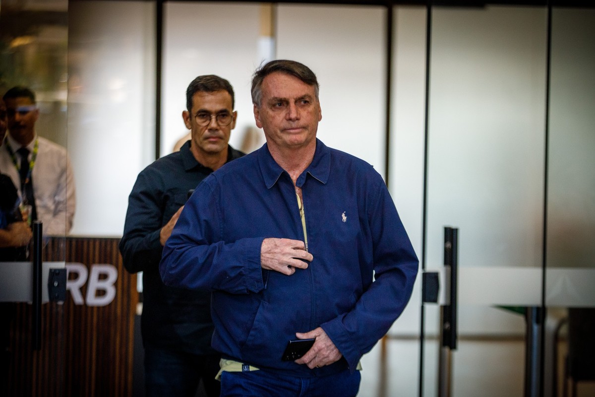 Bolsonaro avisa a Moraes que vai viajar &agrave; Argentina para posse de Milei na Argentina