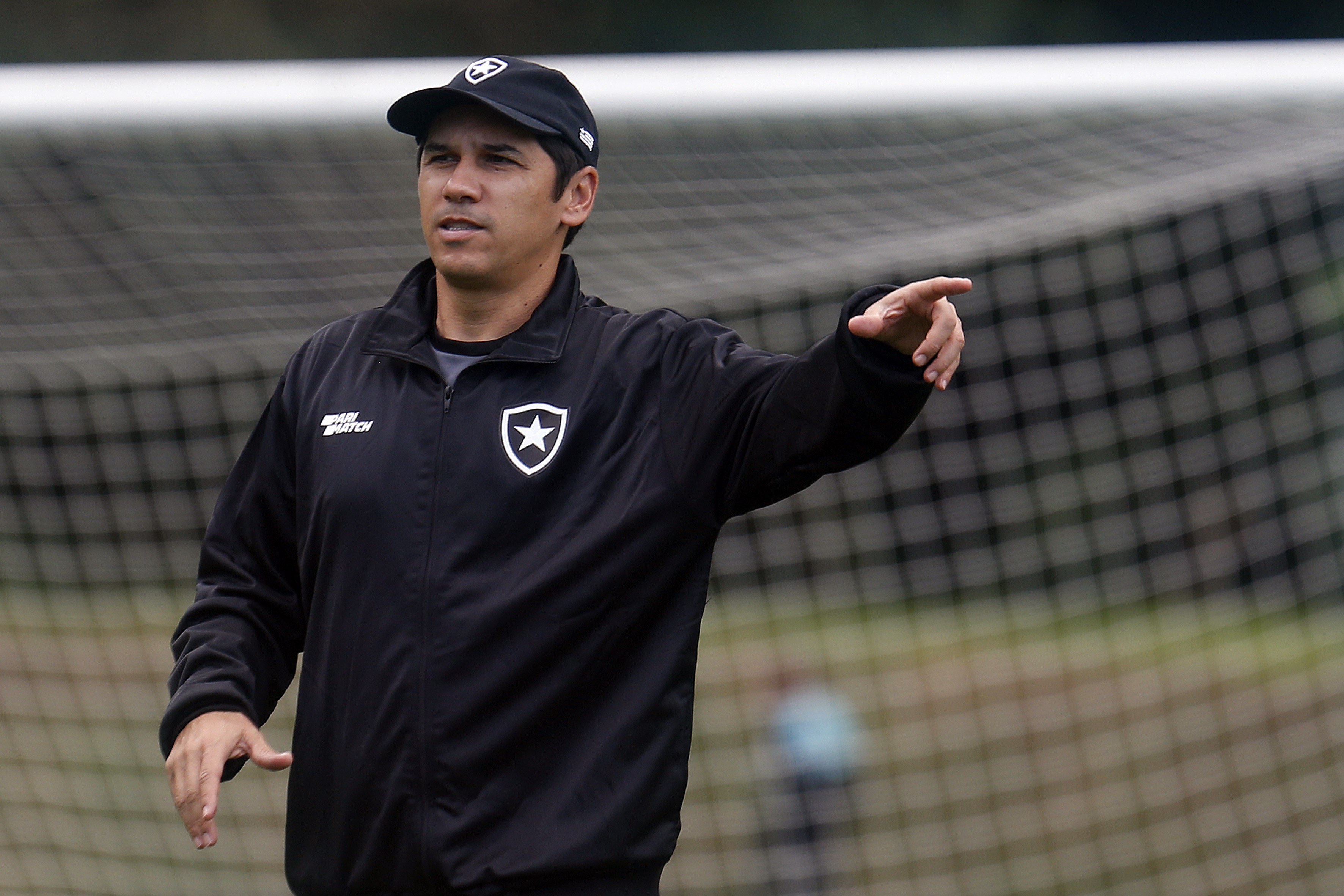 Ex-Botafogo, Lúcio Flávio é anunciado como novo técnico de time paranaense