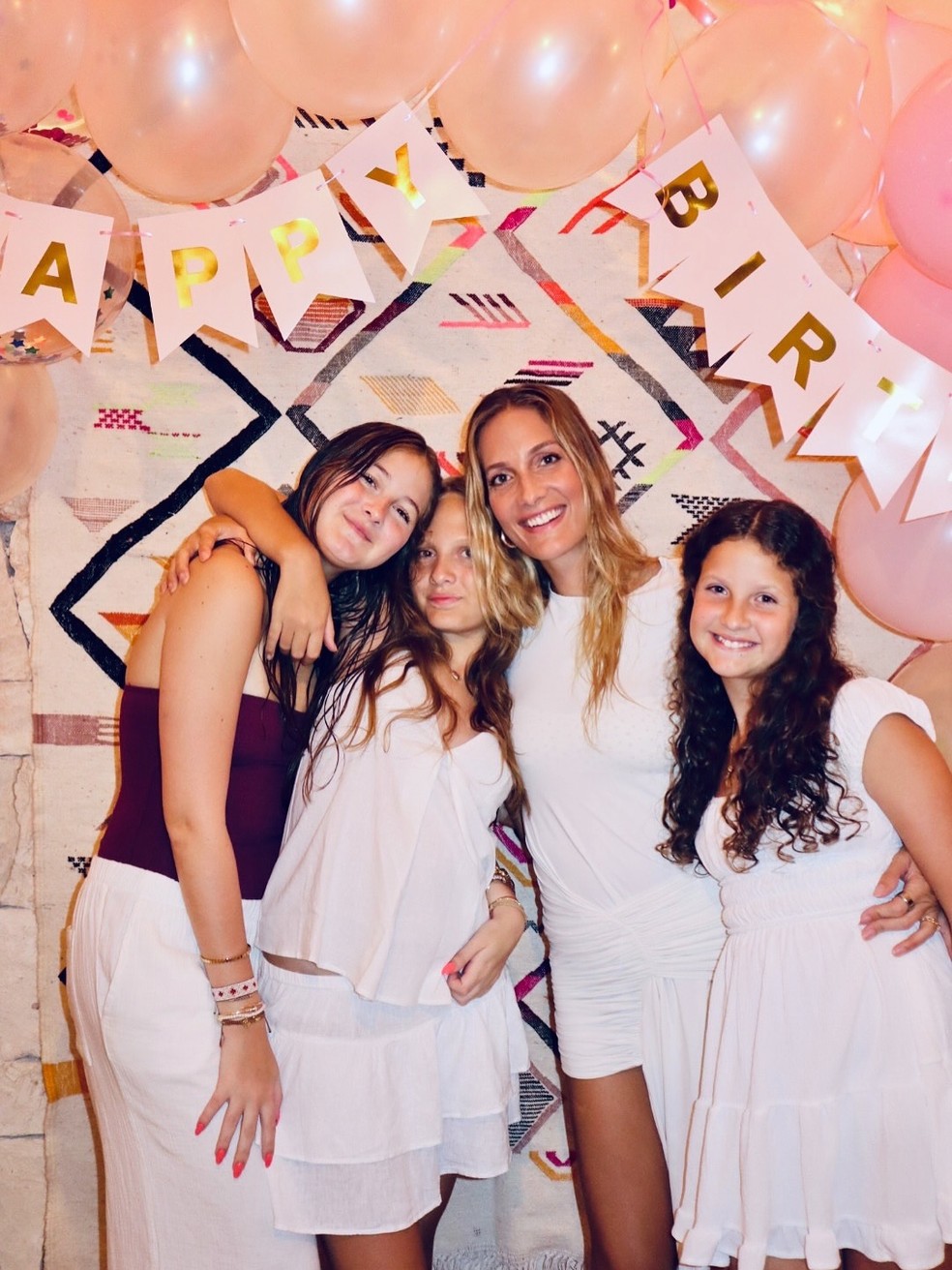 Schynaider Moura em foto com as filhas — Foto: Reprodução Instagram